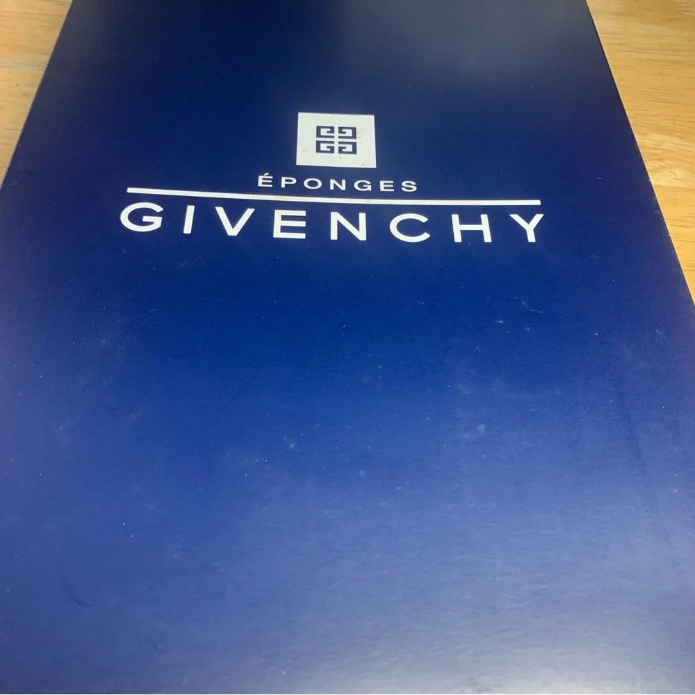 Givenchy Elegant Sky and Snow Towel Duo